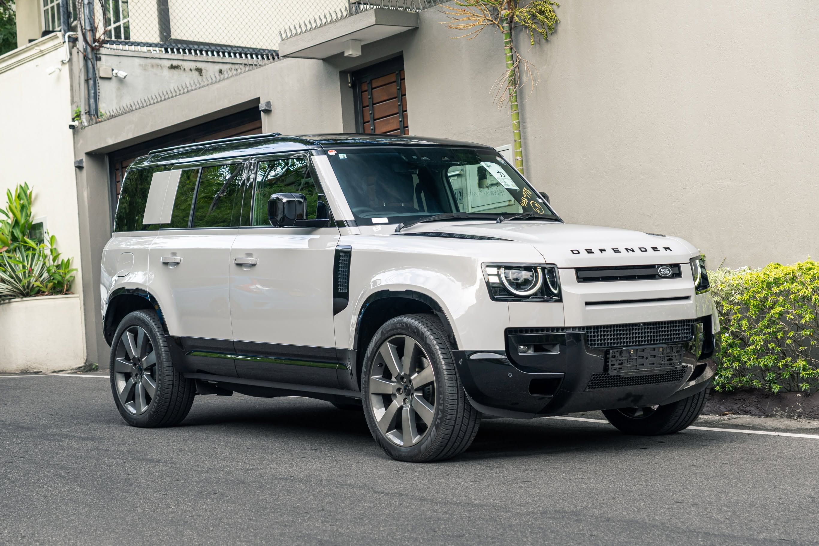 DEFENDER 2026 PHEV HSE DYNAMIC